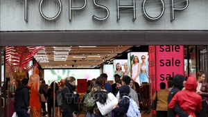 Người dân Anh thay đổi thói quen mua sắm do giá cả tăng cao