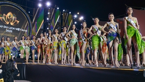 Dàn thí sinh Hoa hậu Du lịch Việt Nam khoe dáng nóng bỏng với bikini trong đêm thi 'Người đẹp biển'