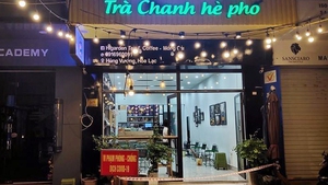 Phạt 30 triệu đồng nhóm thanh niên tụ tập uống trà chanh hè phố