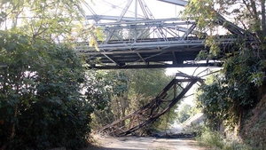 Italy: Hỏa hoạn làm hư hại cầu sắt nổi tiếng ở Rome
