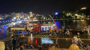 Lâm Đồng: Ô tô lao xuống hồ Xuân Hương khiến 2 người thiệt mạng