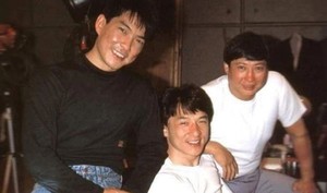 Hai đồ đệ của huyền thoại phim võ thuật Hồng Kim Bảo: Người thành đại minh tinh lừng danh, người sống đơn giản "nằm trên đống tiền