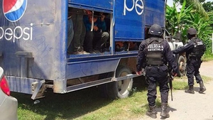 Phát hiện hơn 150 người di cư bị bỏ lại trong xe tải ở Mexico