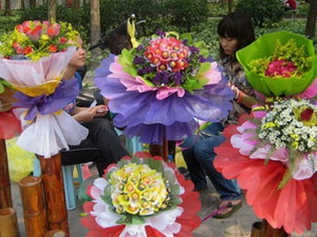 Rộn ràng thị trường hoa đón Ngày phụ nữ Việt Nam 20-10