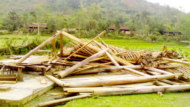 Lai Châu: Mưa đá, gió lốc hàng trăm ngôi nhà bị hư hại