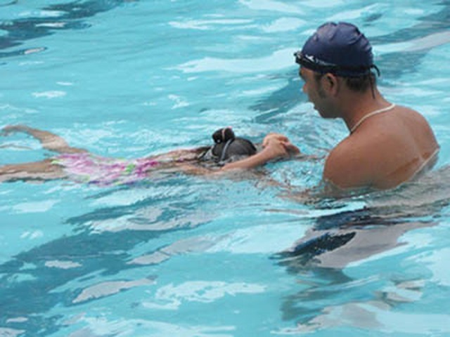Hà Nội dạy bơi miễn phí giúp trẻ phòng chống đuối nước 