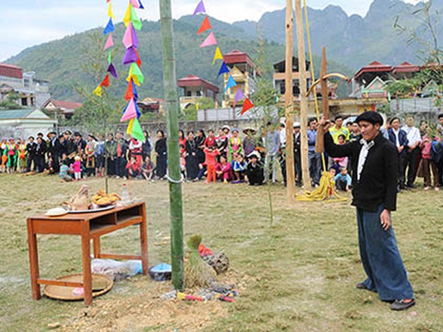 Lên Cao nguyên đá Đồng Văn xem lễ hội Gầu Tào độc đáo của dân tộc Mông