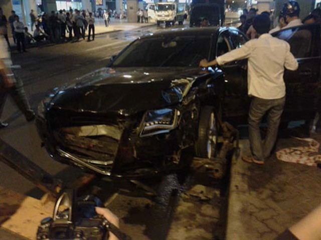 Tai nạn ô tô nghiêm trọng, 11 người bị thương