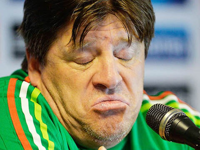 HY HỮU: Vừa vô địch Gold Cup, HLV tuyển Mexico bị sa thải vì... đấm phóng viên