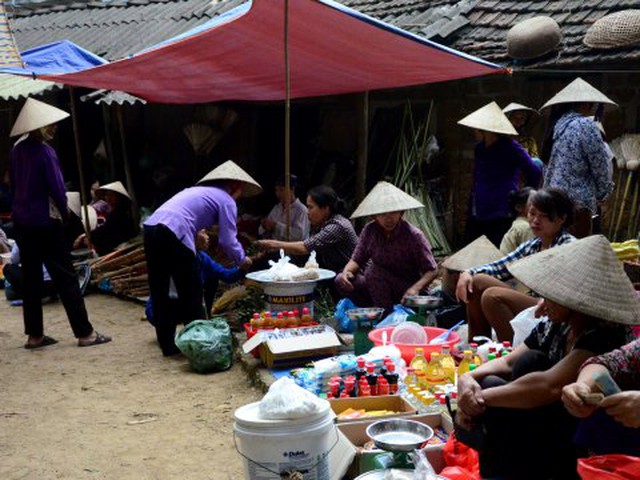 Bình dị phiên chợ quê ngoại ô Hà Nội