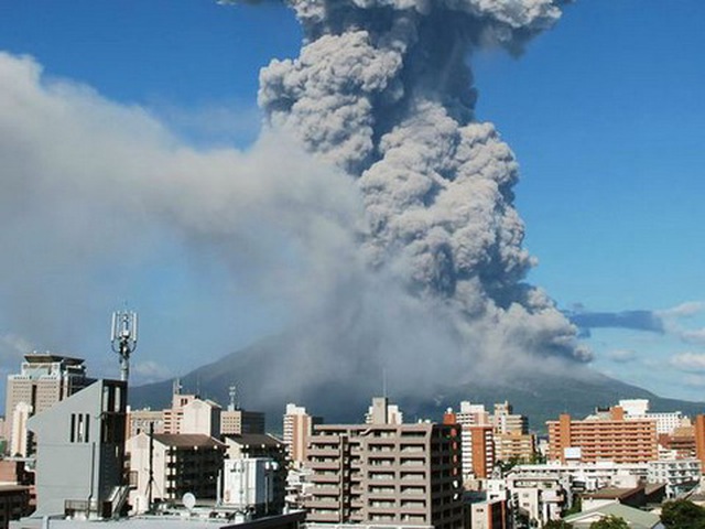  Sốc với hình ảnh 100 núi lửa 'mọc chi chít' khắp nước Nhật