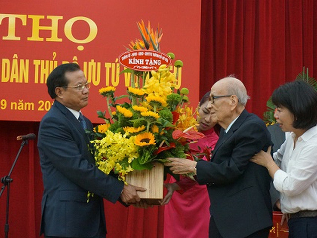 Chúc thọ Giáo sư Vũ Khiêu 100 tuổi