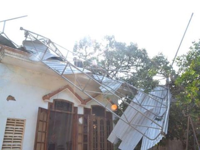 Lâm Đồng: Trên 60 nhà dân bị sập và tốc mái do gió lốc