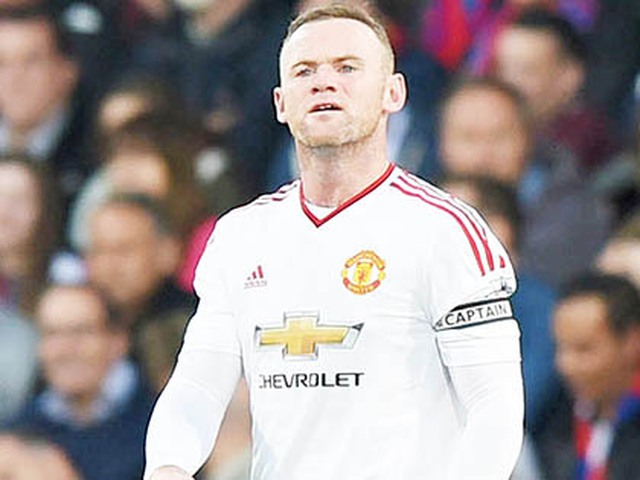 Man United: Rooney nên chủ động xin nghỉ chơi tiền đạo