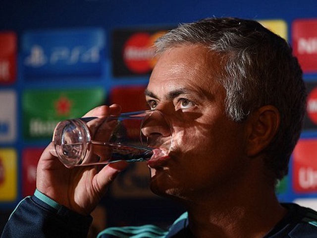 Jose Mourinho: 'Tôi biết rồi sẽ có ngày khốn khổ như thế này'. 'Tôi chẳng cần học HLV khác'