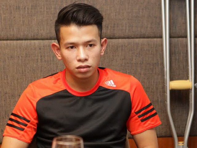 Sau vụ Ngọc Hải & Anh Khoa, cầu thủ Việt sẽ được bảo hiểm đôi chân