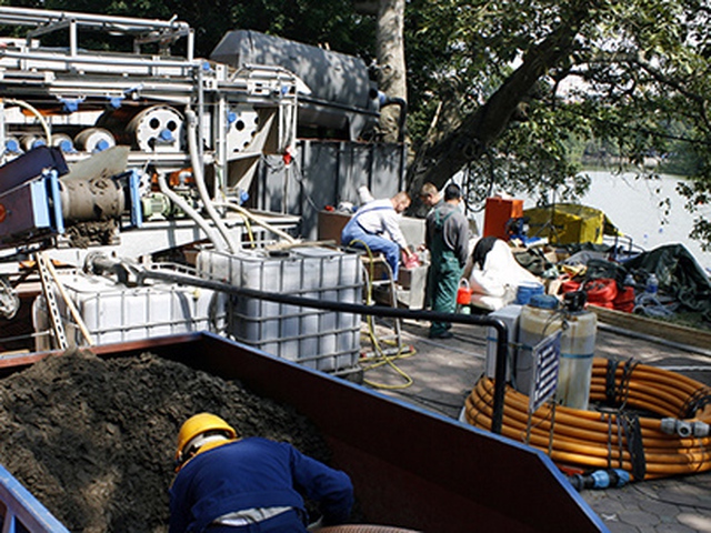 Chống ô nhiễm Hồ Hoàn Kiếm: Hút bùn bằng công nghệ Đức, đổ nước sạch vào hồ