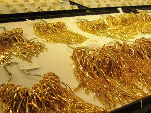 Bắt 2 người nước ngoài lừa bán 58kg vàng giả giá 10 tỷ đồng ở Đồng Nai