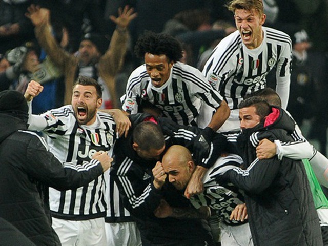 Juventus 1-0 Napoli: Thắng 15 trận liên tiếp, Juve trở lại ngôi đầu