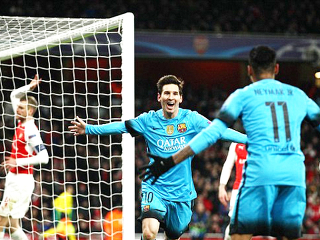 Arsenal 0-2 Barcelona: Messi phá dớp, Barcelona đặt một chân vào tứ kết