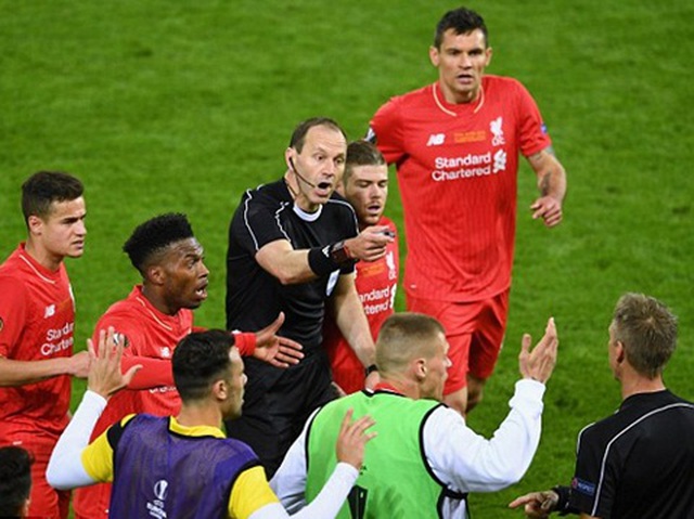 Graham Poll: Trọng tài không cho Liverpool hưởng penalty là đúng