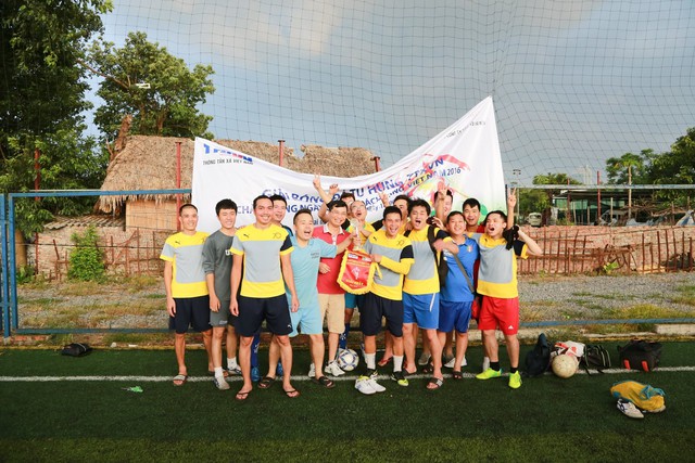 Giao lưu bóng đá nhân ngày 21/6: Thể thao & Văn hóa vô địch cúp Tứ hùng TTXVN