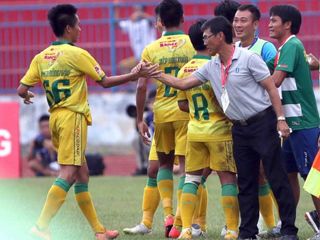 Cầu thủ Đồng Tháp bị nghi cá độ, trọng tài Việt Nam tới World Cup