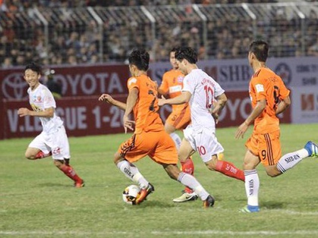 Công Phượng mờ nhạt trong ngày trở lại V-League