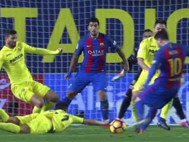 TRANH CÃI: Barcelona bị mất oan một quả phạt đền trước Villarreal?