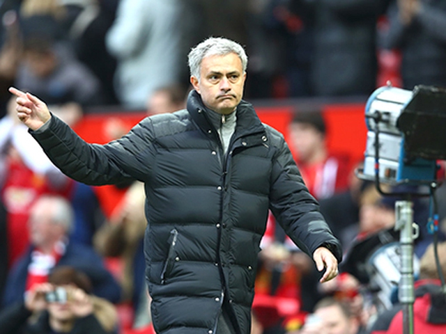 Mourinho làm gì thì làm, Man United phải lọt vào Top 4