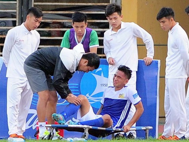 'Người hùng' U19 Việt Nam dính chấn thương ở Cup quốc gia