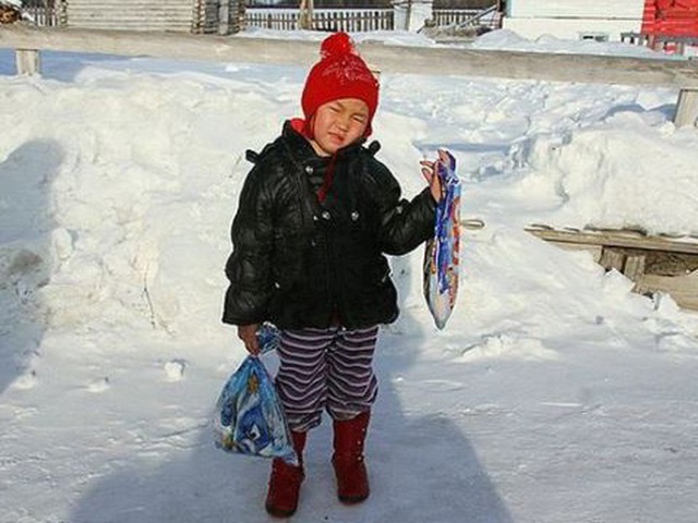 Cô bé 4 tuổi đi bộ 8km trong  rừng băng giá tìm người cứu bà