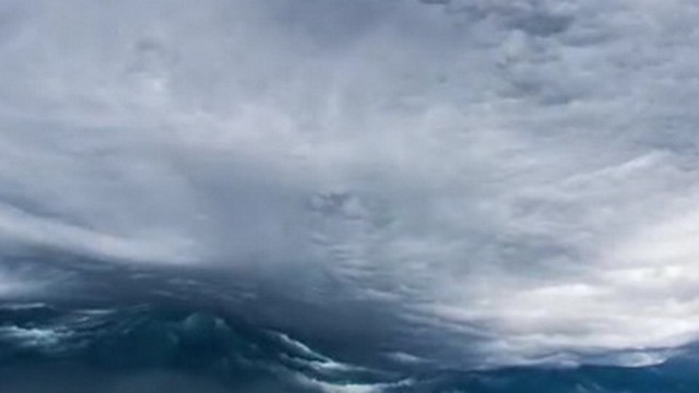 VIDEO: Kỳ vĩ 'mây ngày tận thế' vần vũ trên bầu trời