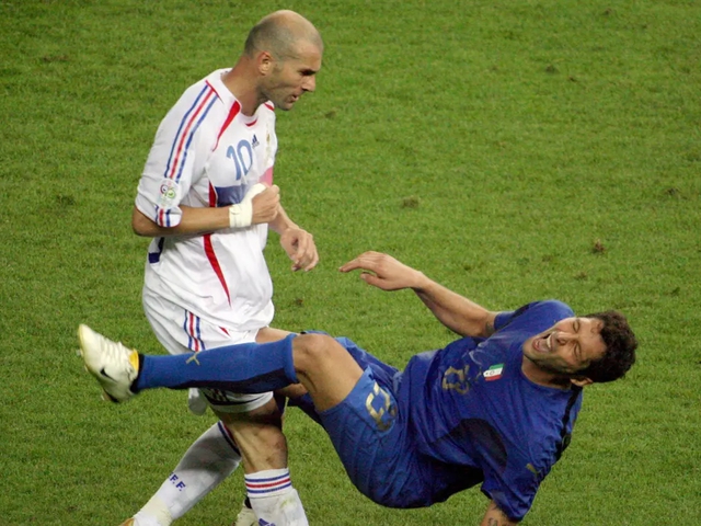 6. Zidane và cú húc đầu tai tiếng trong trận chung kết năm 2006