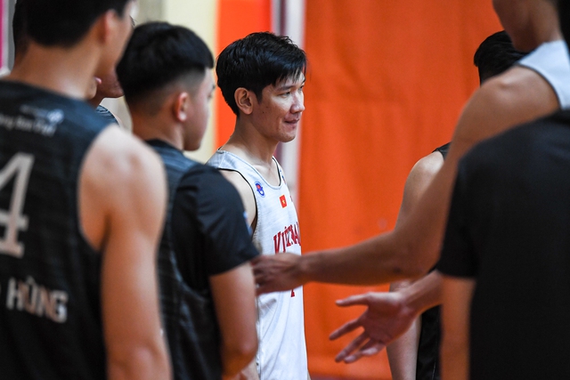 Nội binh xuất sắc nhất VBA 2019 trở lại tập luyện, háo hức chờ ngày ra quân tại FIBA Asia Cup 2025 - Ảnh 1.