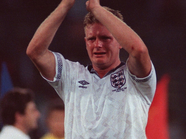 Những giọt nước mắt tiếc nuối của Paul Gascoigne khi ĐT Anh để thua ĐT Đức đầy cay đắng trong loạt luân lưu tại bán kết World Cup 1990