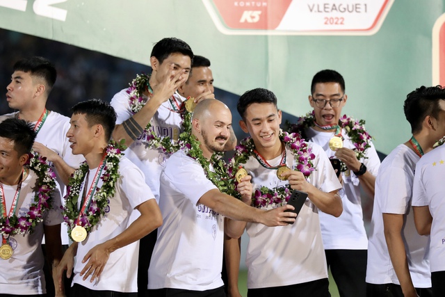 CLB Hà Nội vô địch V-League 2022 - Ảnh 10.