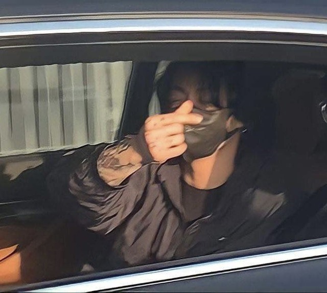 Jungkook BTS đã tới Qatar an toàn và update Instagram sau khi được đón tiếp như thành viên hoàng gia - Ảnh 2.