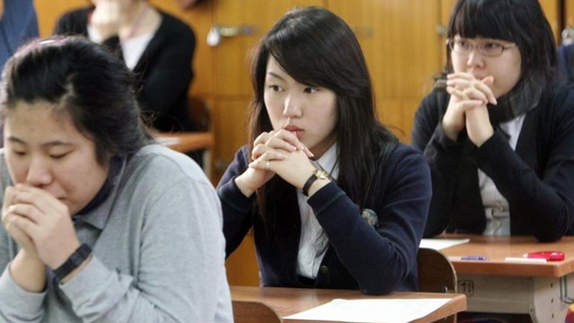 Nửa triệu học sinh Hàn Quốc bước vào kỳ thi quốc gia căng thẳng nhất