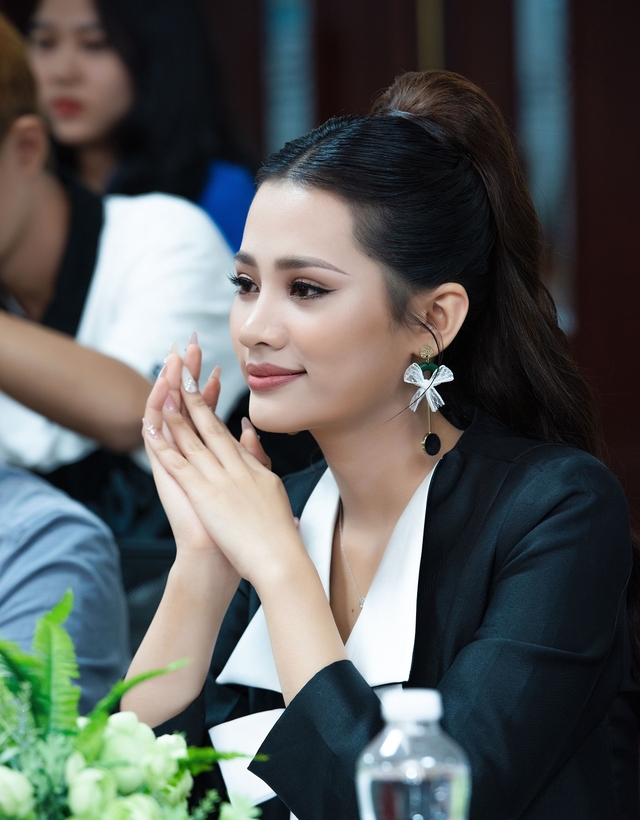 Hoa hậu Đinh Như Phương làm giám khảo chấm thi Hoa khôi Miss Hutech 2023 - Ảnh 3.