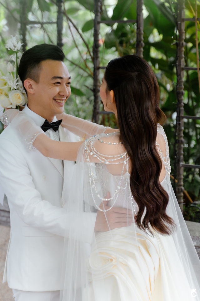 Ngân Anh và chồng biên tập viên khoe visual xịn xò cùng loạt khoảnh khắc hạnh phúc trong đám cưới  - Ảnh 7.