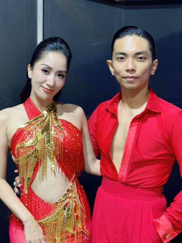 Khánh Thi và Phan Hiển trước lễ cưới: Chồng tặng vợ nhẫn để chạy show, các khâu chuẩn bị dần hoàn thành - Ảnh 8.