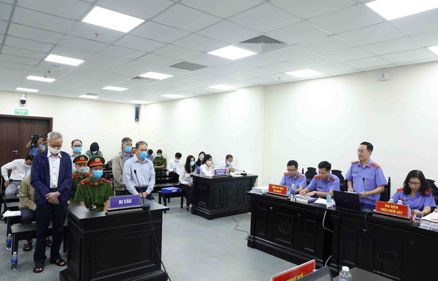 Xét xử cựu Thứ trưởng Bộ Y tế Cao Minh Quang: Hợp thức hóa hồ sơ, biển thủ 3,8 triệu USD của Nhà nước - Ảnh 3.
