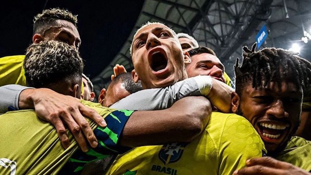 CĐV xuýt xoa với 'siêu phẩm' của Richarlison cho Brazil