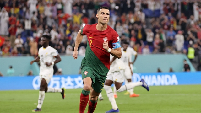 Ronaldo lập kỷ lục vô tiền khoáng hậu với bàn thắng vào lưới Ghana