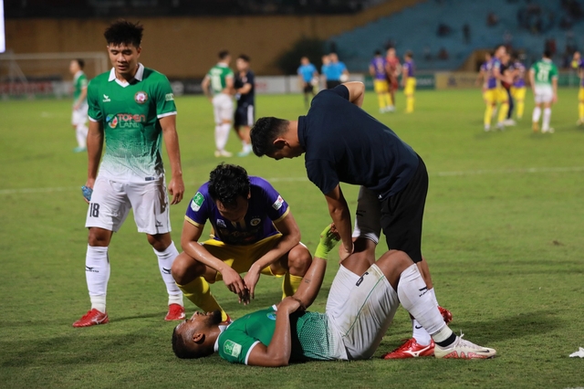 Cầu thủ Bình Định ‘rã rời’ sau thất bại tại chung kết Cup QG - Ảnh 14.