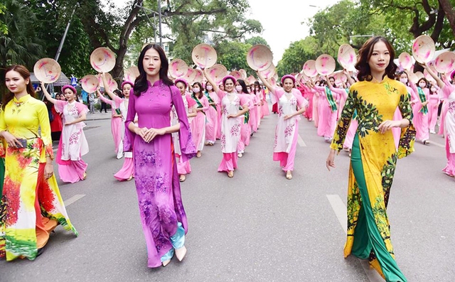 Lễ hội Áo dài du lịch Hà Nội 2022: Tôn vinh áo dài dân tộc - Ảnh 3.