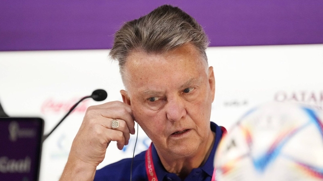 HLV Van Gaal đáp trả gay gắt truyền thông nước nhà khi phong cách chơi bóng của ĐT Hà Lan bị nghi ngờ