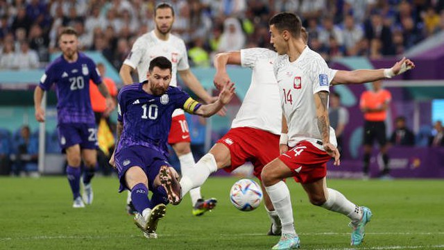 Kết quả bóng đá Ba Lan 0-2 Argentina: Messi hỏng 11m, Argentina vẫn vào vòng 1/8 World Cup