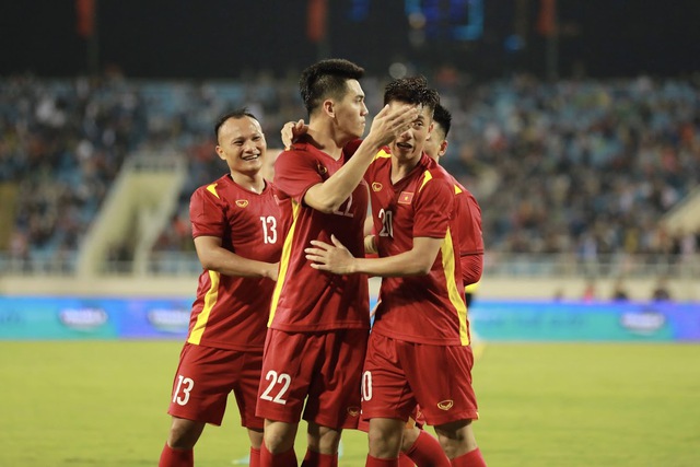Điểm nhấn Việt Nam 2-1 Dortmund: Tiến Linh, Trọng Hoàng tỏa sáng. Phép thử hữu ích trước giờ G - Ảnh 2.